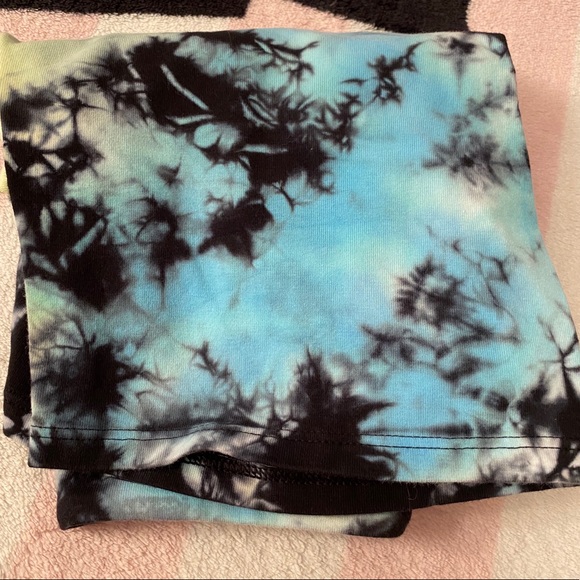 VS Pink Tie Dye Everyday High Waist Bike Shorts - Picture 4 of 5